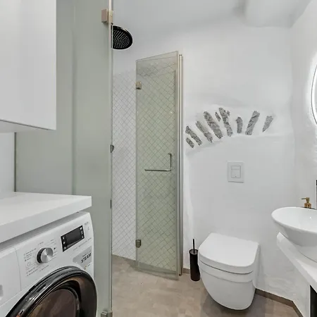 Cozy Nest In The Old Town Апартаменты *