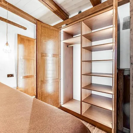 Cozy Nest In The Old Town Апартаменты *